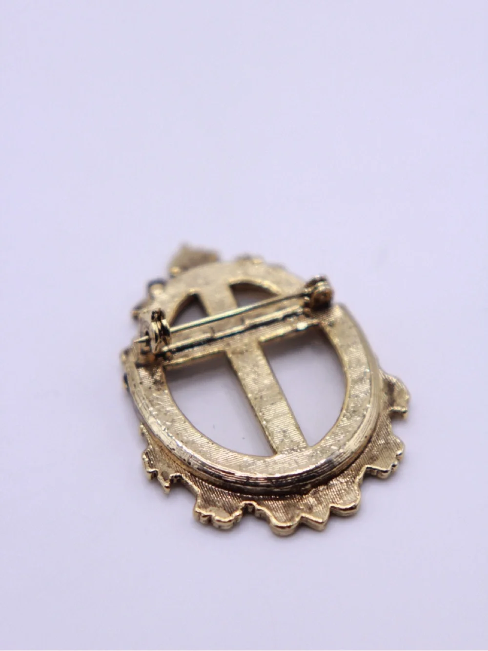 Ornate Gold tone Oval Picture Frame Brooch with acrylic cover